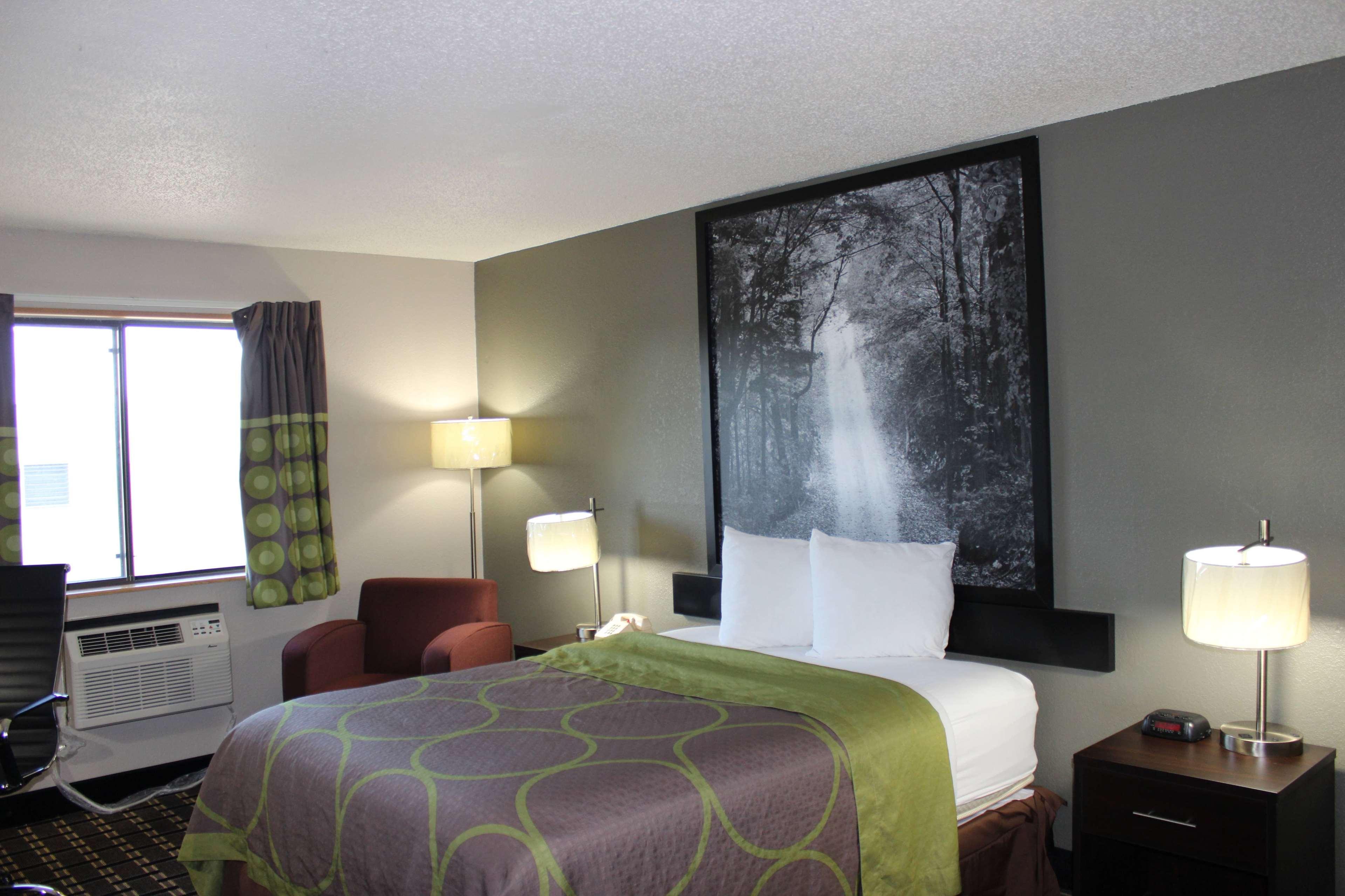 Super 8 Grand Rapids City Center Уайоминг Екстериор снимка