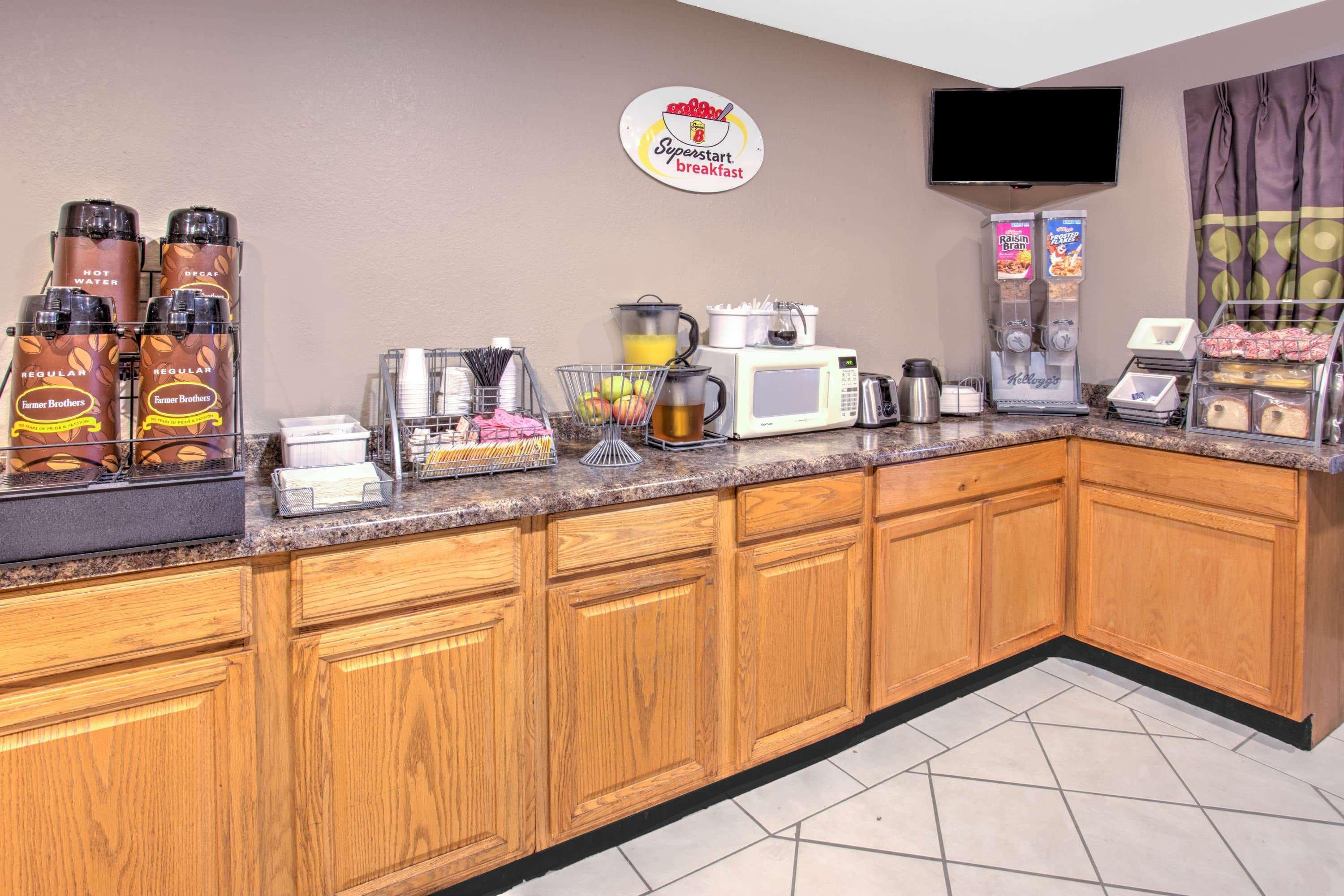 Super 8 Grand Rapids City Center Уайоминг Екстериор снимка