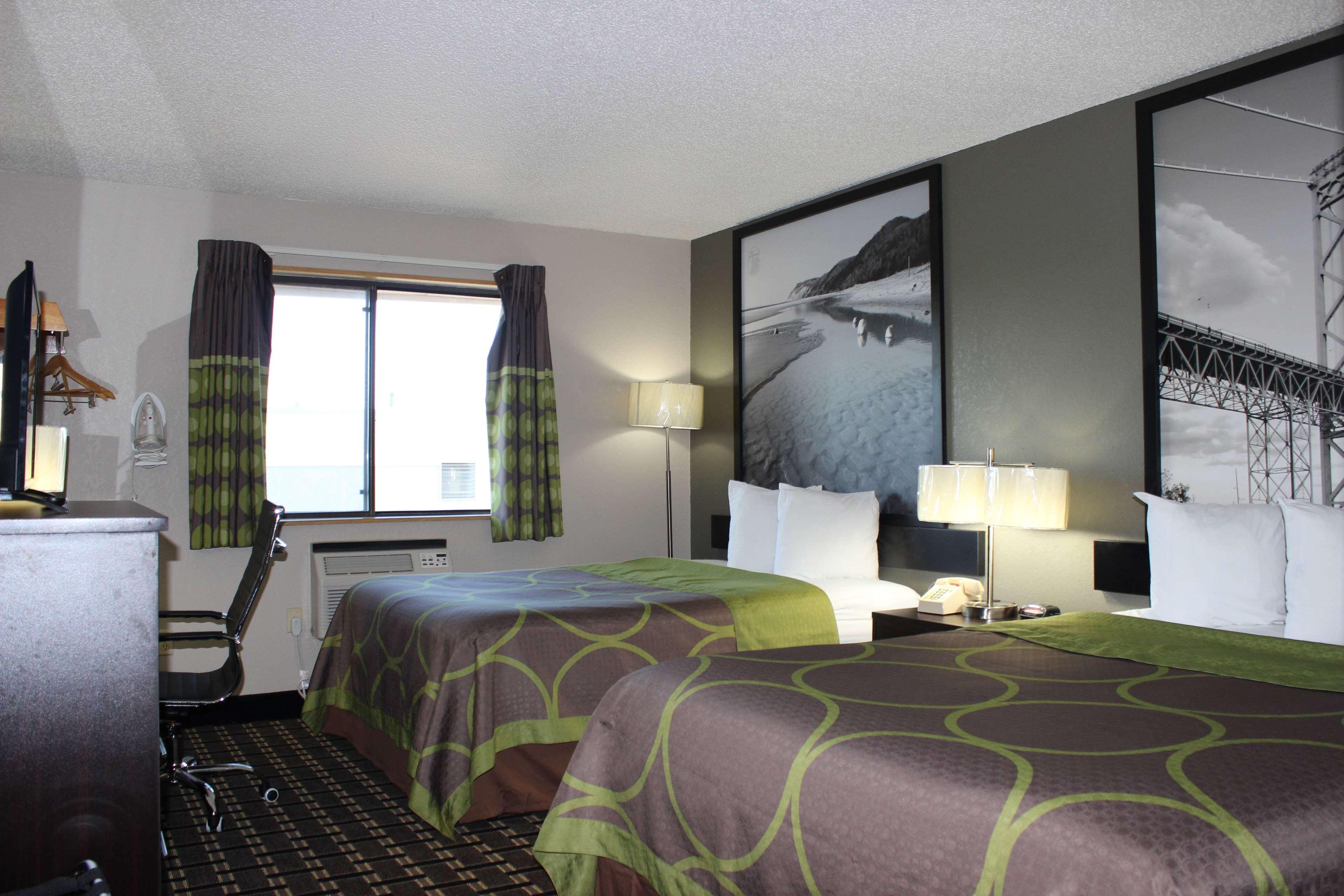 Super 8 Grand Rapids City Center Уайоминг Екстериор снимка
