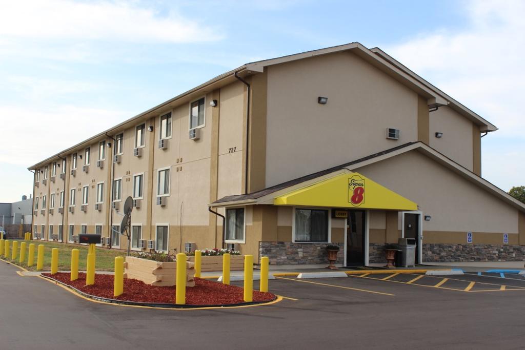 Super 8 Grand Rapids City Center Уайоминг Екстериор снимка