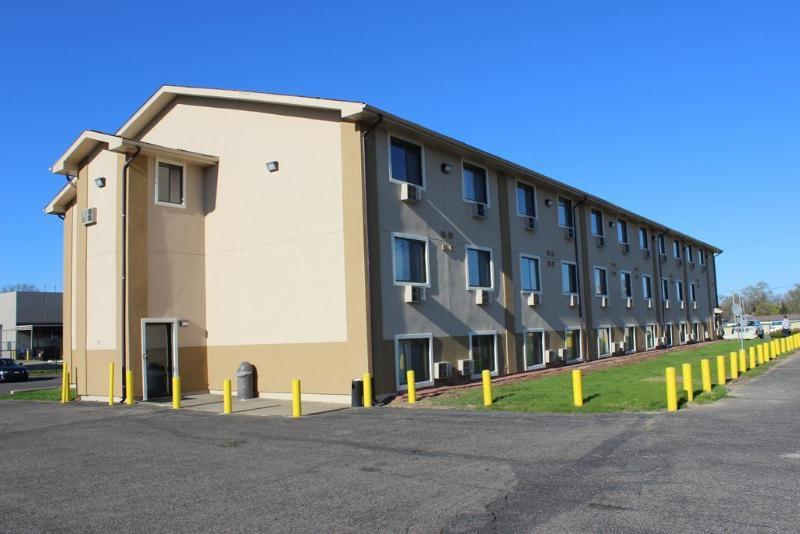 Super 8 Grand Rapids City Center Уайоминг Екстериор снимка