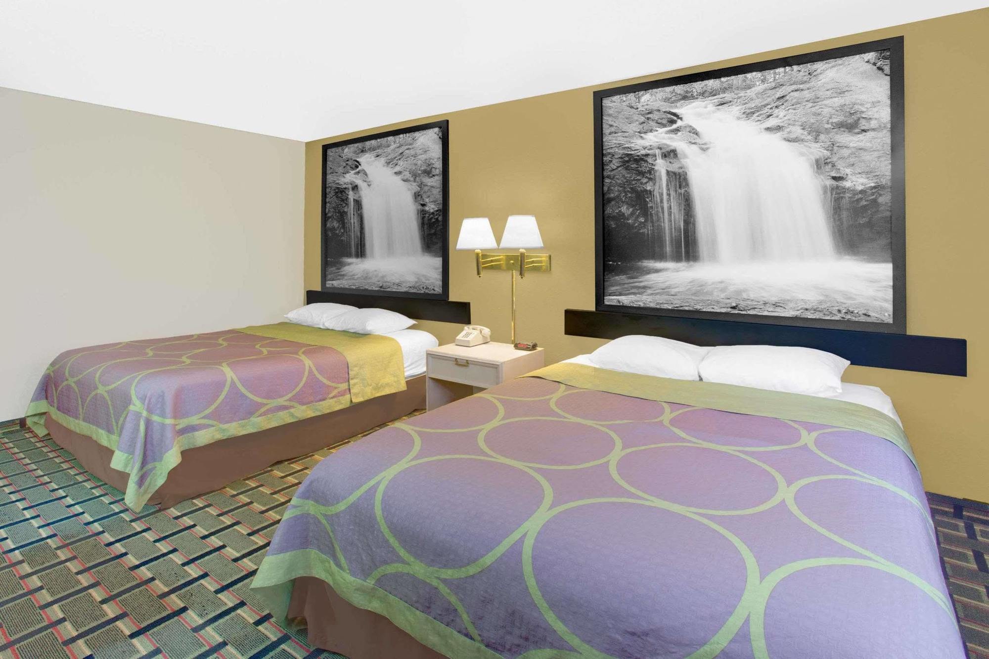 Super 8 Grand Rapids City Center Уайоминг Екстериор снимка